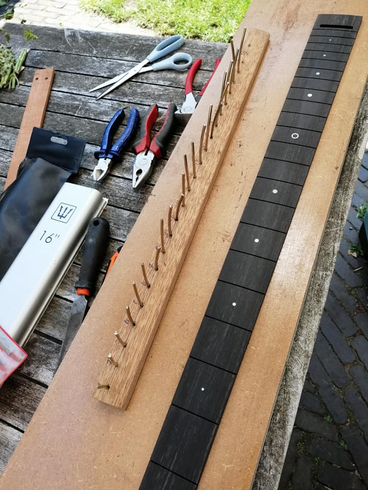 frets-ready-to-be-hammered-in_orig.jpg